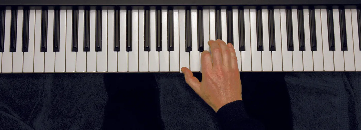 Caug chord played on a piano — hand position on the keys