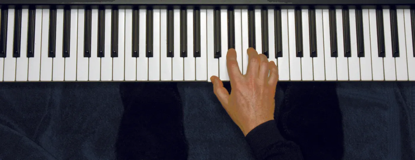 Cdim7 chord played on a piano — hand position on the keys