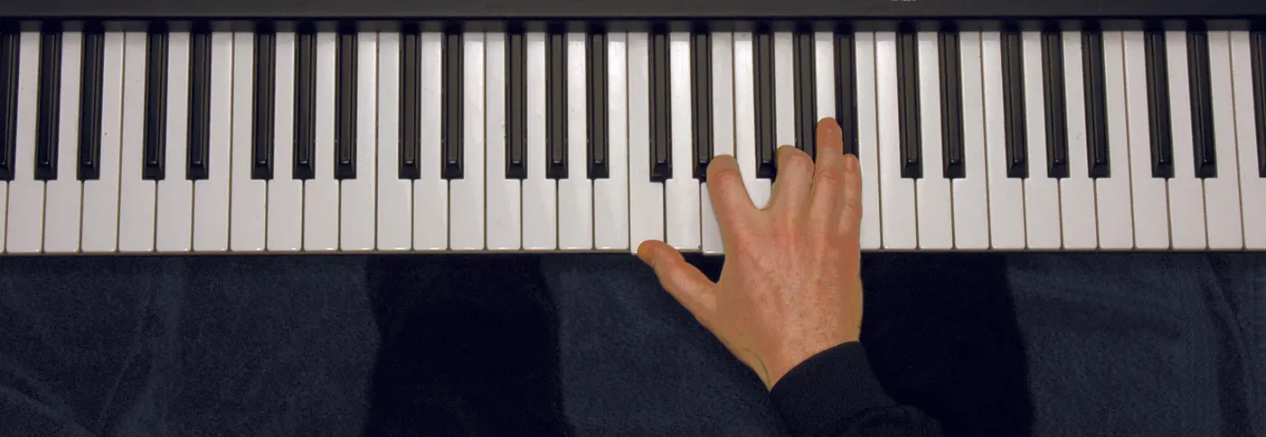 C7 chord played on a piano — hand position on the keys