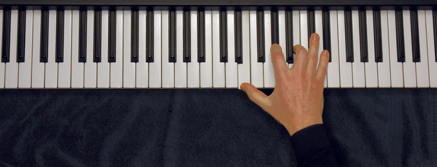 Emaj7 chord played on a piano — hand position on the keys