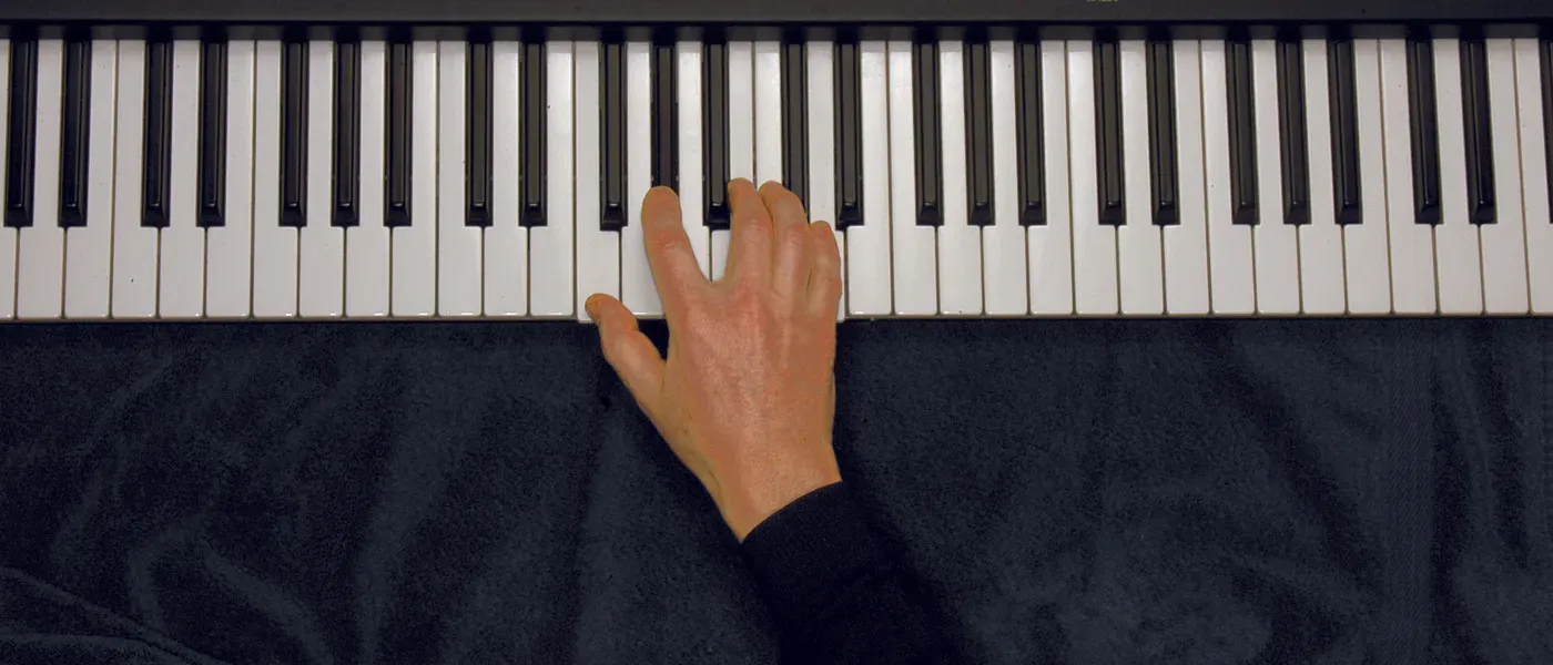 Fdim7 chord played on a piano — hand position on the keys