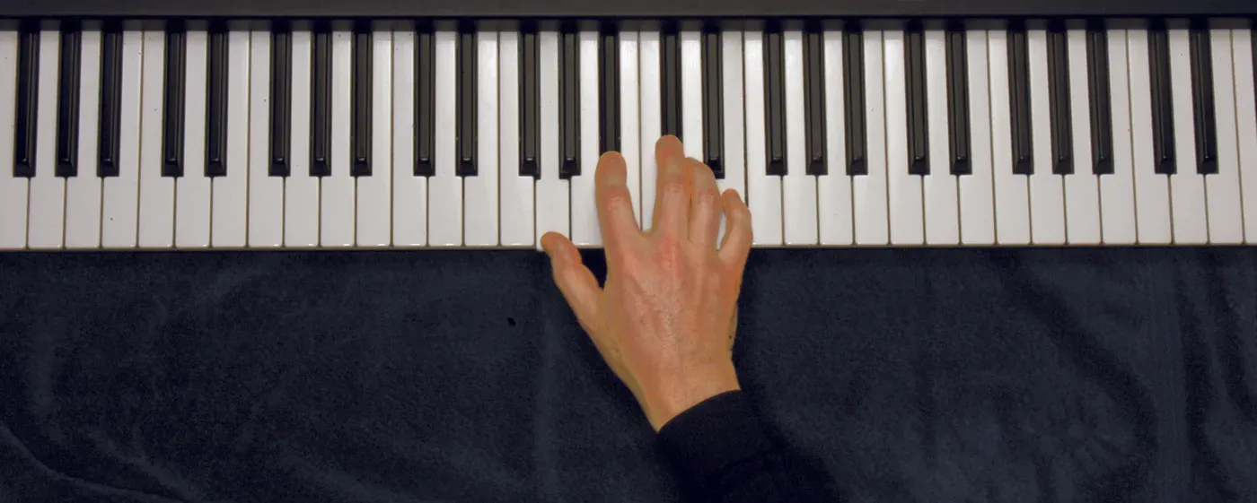 Gdim7 chord played on a piano — hand position on the keys