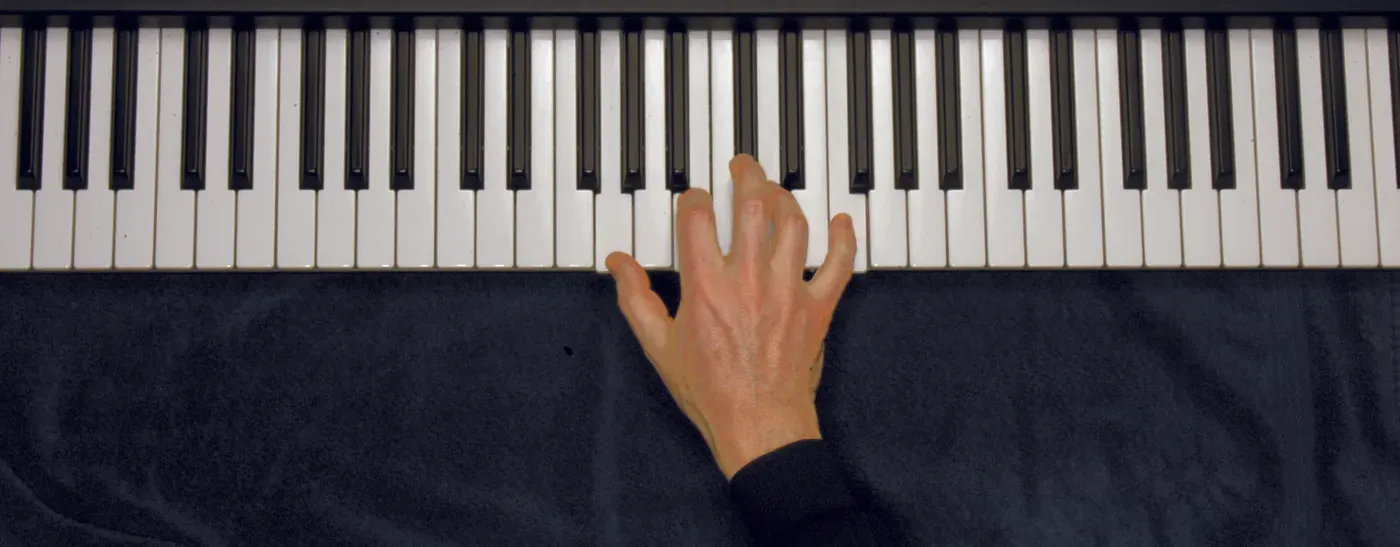 G7 chord played on a piano — hand position on the keys
