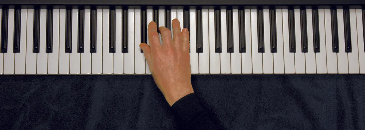 Gbm chord played on a piano — hand position on the keys