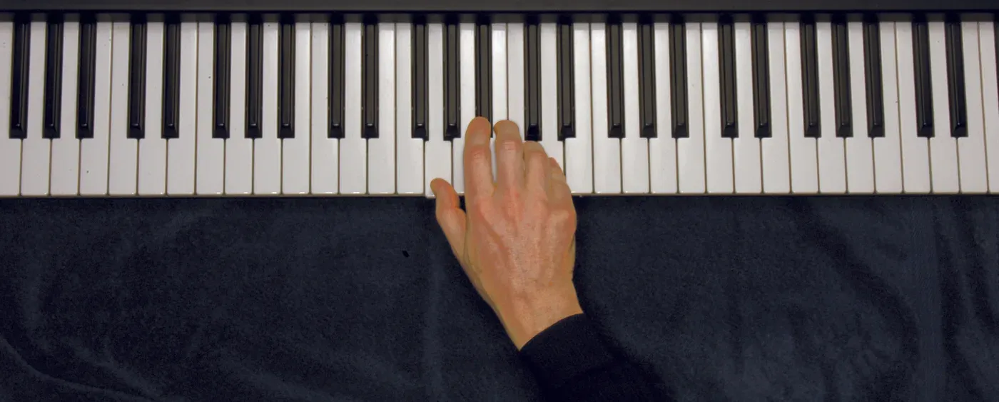 Gsus4 chord played on a piano — hand position on the keys